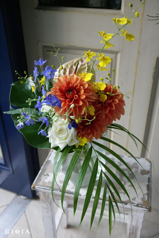 本日火曜日定休日